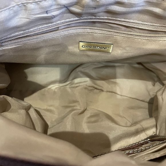 Fab with a trench! GIANI BERNINI Crossbody Bag - Picture 5 of 6